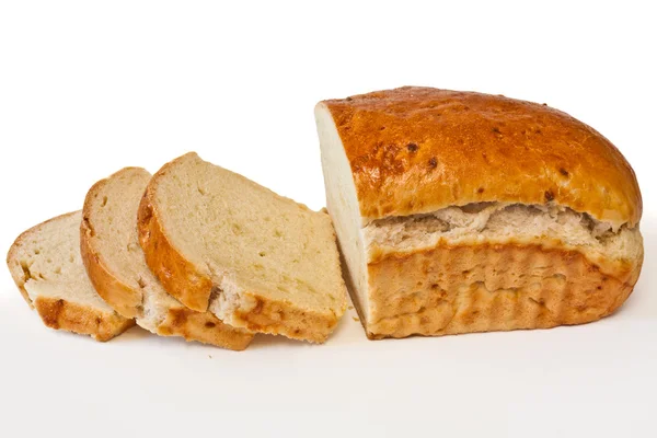 Нарезанный хлеб из свежих продуктов — стоковое фото