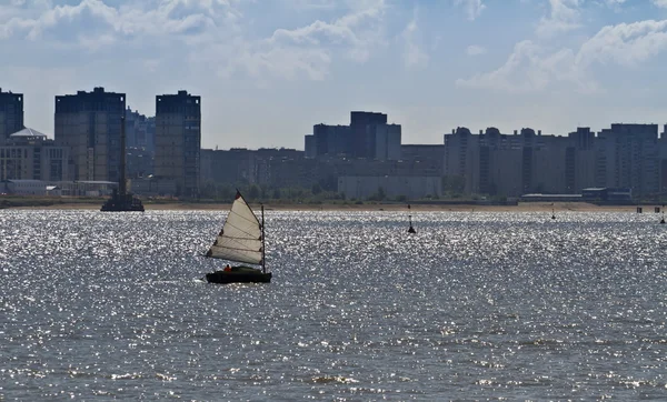 Sail boats and bilding — Stock Photo, Image