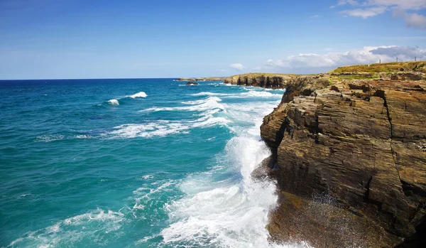 Playa de las catedrales uçurumlar