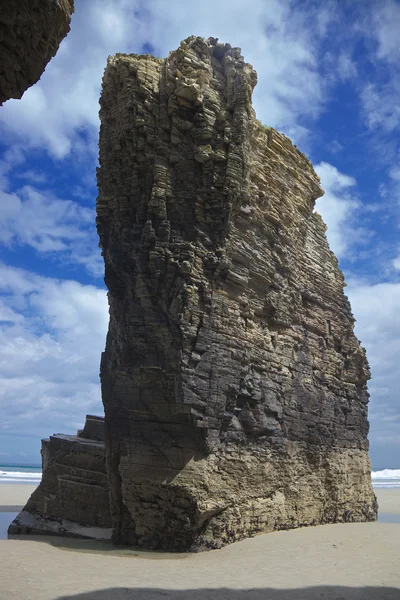 Duże skały w praia jako catedrais — Zdjęcie stockowe