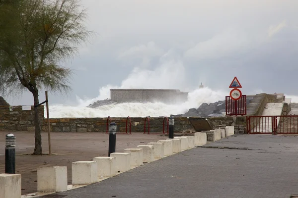 Sturm auf Zumaia — Stockfoto