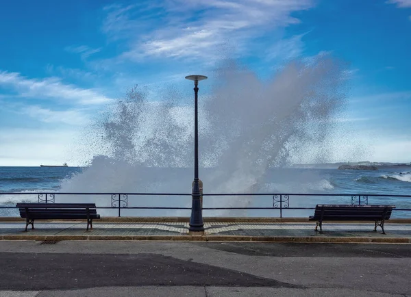 Två Tomma Beches Vid Santander Strandpromenad Stockfoto