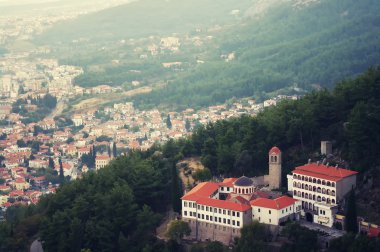 Manastırda dağlar
