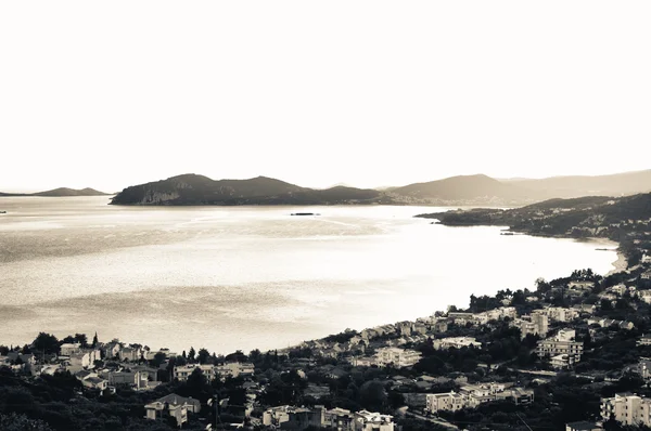 Řecká města a hory Egejského moře — Stock fotografie