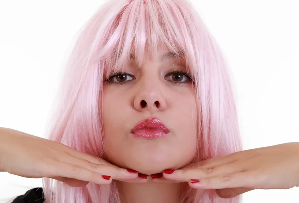 ピンクの髪の若い女性のクローズ アップ — ストック写真