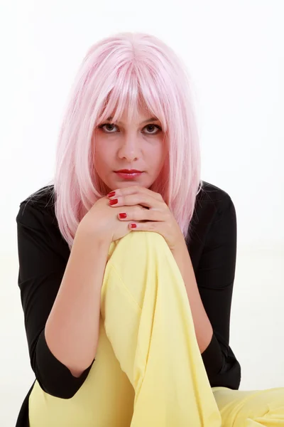 粉红色头发的年轻女人的肖像 — 图库照片