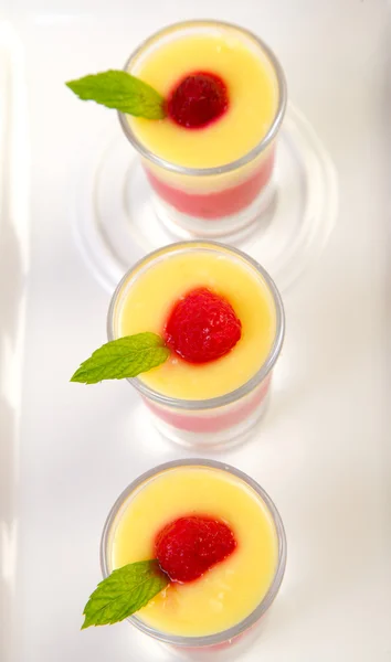 Glass i glas med jordgubbe — Stockfoto