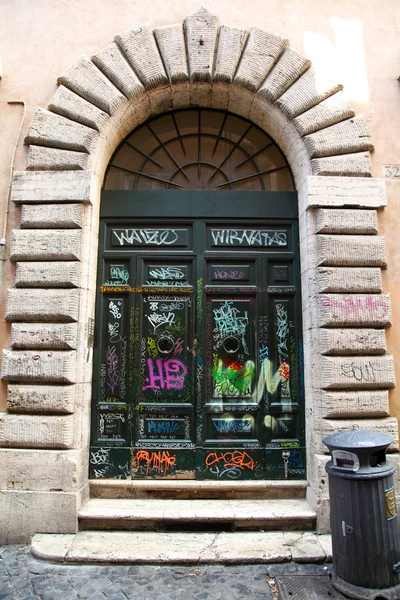 Porte Graffiti a Roma — Foto Stock