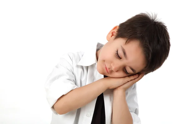 Jonge jongen slapen acteren — Stockfoto