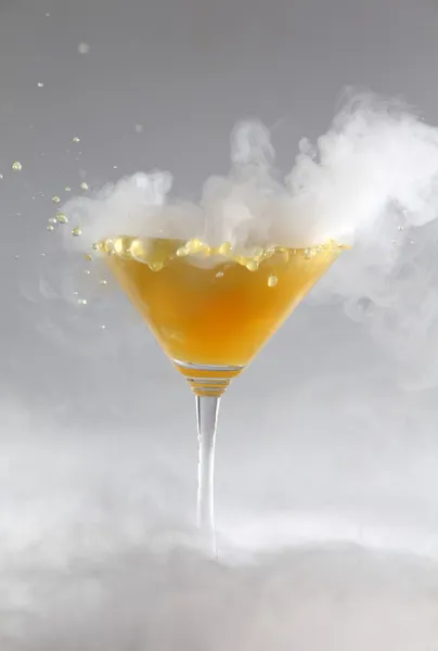 Splash drink with white smoke — Stock Photo, Image