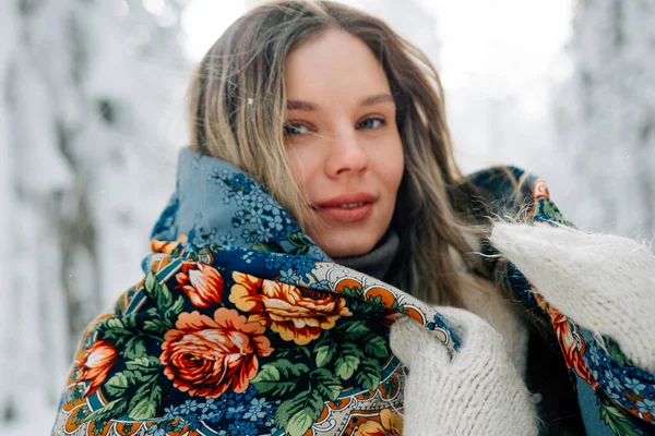 Russo Bella Ragazza Nella Foresta Invernale Fotografia Stock