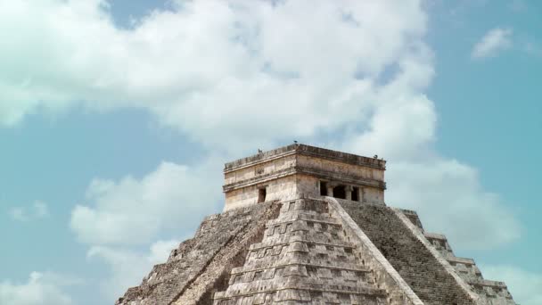 Pirámide de Kukulkan en Chichén Itzá — Vídeos de Stock