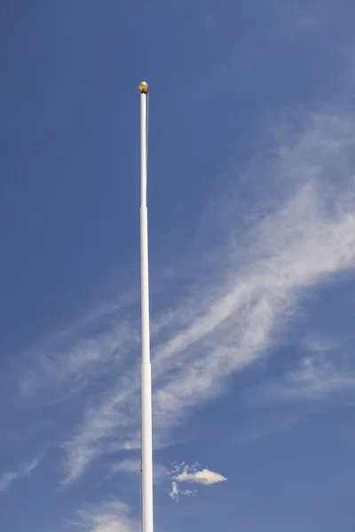 Flagpole with no flag — Stock Photo, Image