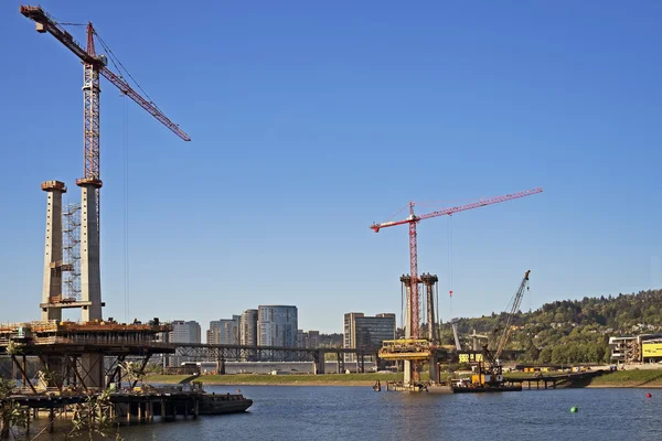 Construcción junto al río Willamette —  Fotos de Stock