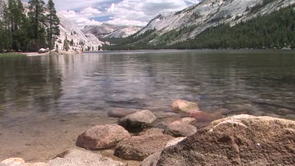 Lago Montanha — Vídeo de Stock