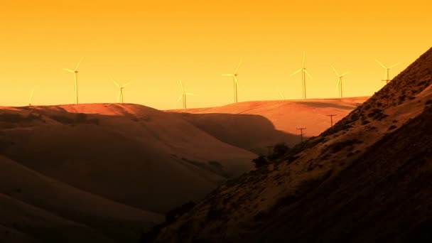 Windturbines en zonsondergang — Stockvideo