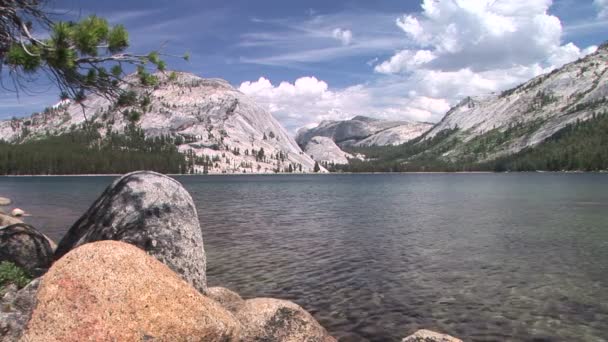 Lago Tenaya — Vídeo de stock