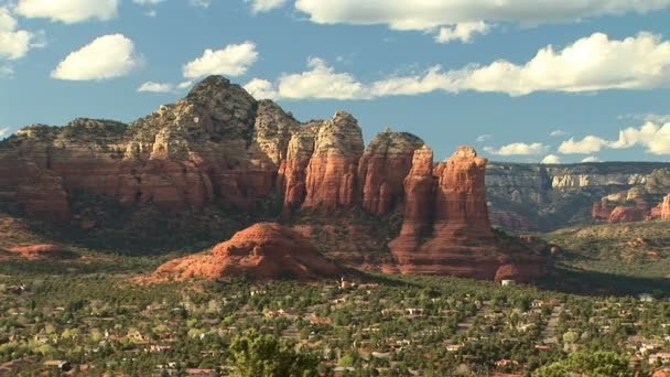 Rzeźbione czerwony skalne Sedona — Wideo stockowe