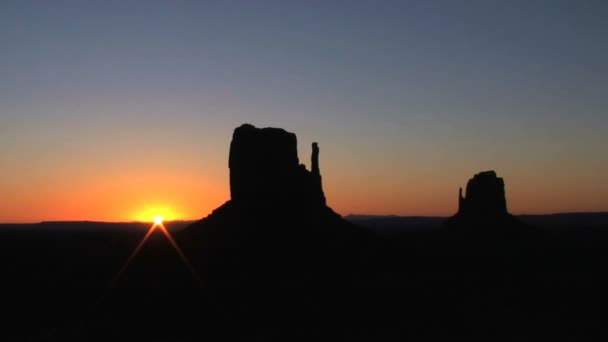 Monument Valley, amanecer, lapso de tiempo — Vídeos de Stock