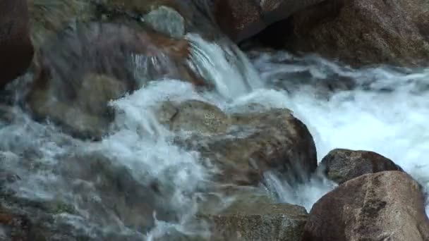 Merced river rushing over rocks — Stock Video