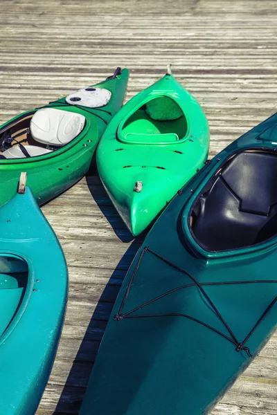 Kayaks verdes — Foto de Stock