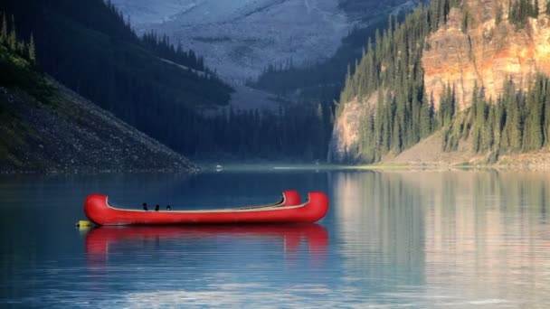 Canoas no Lago Louise — Vídeo de Stock