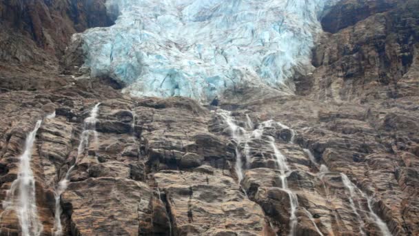 Vattenfall från angel glacier — Stockvideo