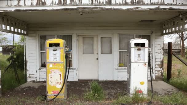Eski benzin pompaları — Stok video