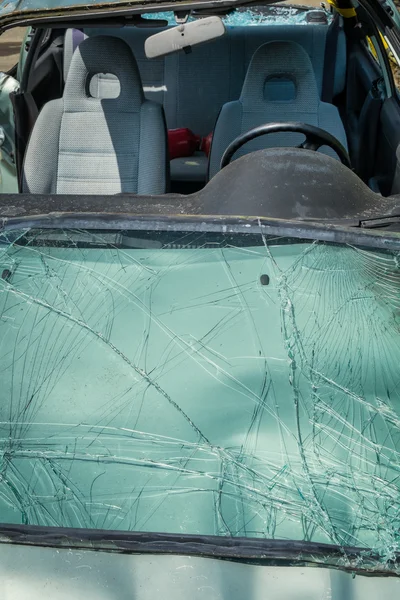 Coche destrozado — Foto de Stock