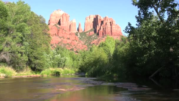 Rock Catedral e oak creek — Vídeo de Stock