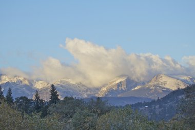 kayalık dağ manzaralı