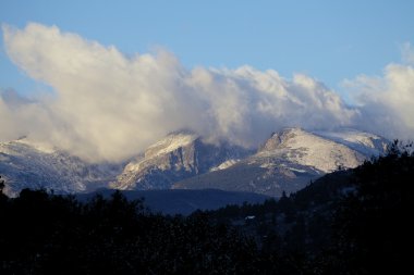kayalık dağ manzaralı