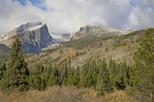 Montaña paisaje en otoño — Foto de Stock