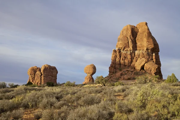 Balanced Rock, Arcos N.P. . — Fotografia de Stock