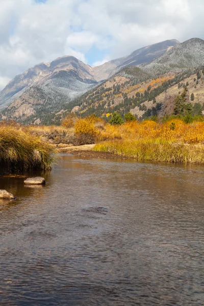 Rocky mountains in de herfst — Stockfoto