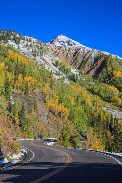 Felsige Berge im Herbst — Stockfoto