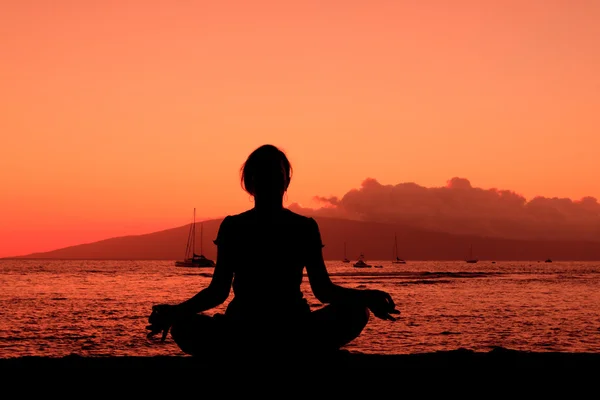 Zonsondergang meditatie yoga — Stockfoto