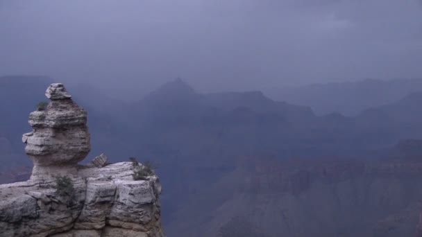 Monsunsturm in der Schlucht — Stockvideo