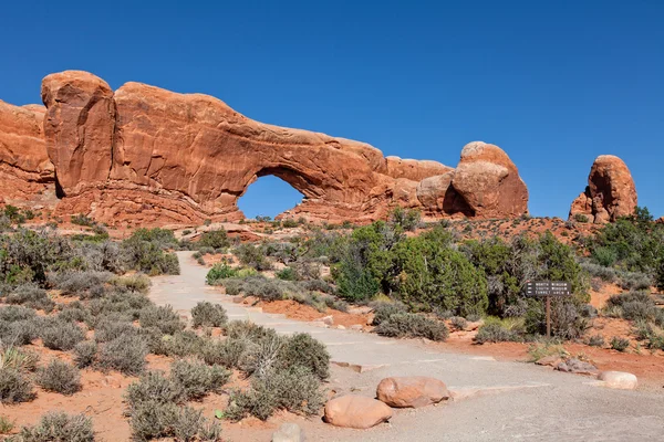 Trail to The Windows Arches N.P. — Stock Photo, Image