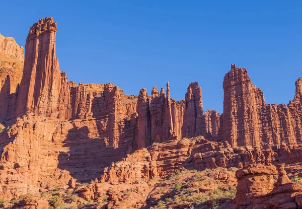Moab Utah yakınlarındaki Balıkçı Kulelerinin manzarası.