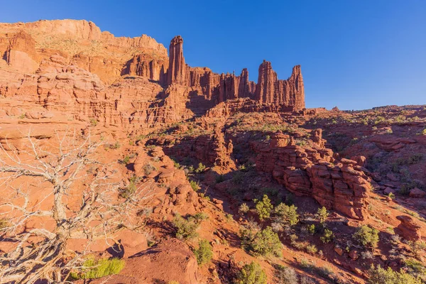 Moab Utah yakınlarındaki Balıkçı Kulelerinin manzarası.
