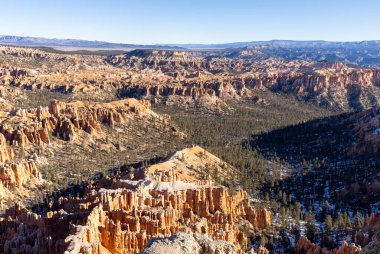 Bryce Canyon Ulusal Parkı Utah 'ta manzaralı bir kış manzarası