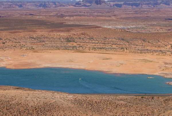 Arizona Utah sınırındaki Powell Gölü manzarası şiddetli bir kuraklık sırasında