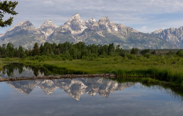 Ένα Γραφικό Τοπίο Αντανάκλασης Στο Tetons Καλοκαίρι — Φωτογραφία Αρχείου