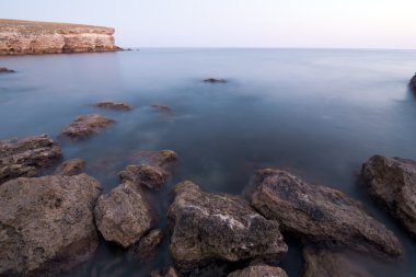 taşlar ile deniz manzara