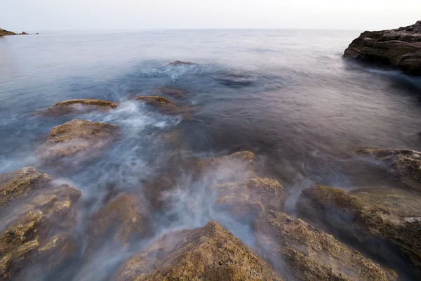 Sea waves and stony coast. Landscape — Stock Photo, Image