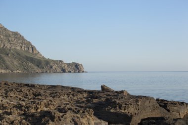 deniz kıyısı yüksek dağı