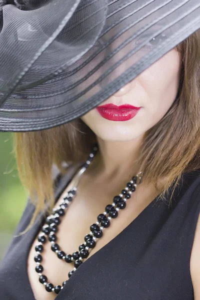 Ritratto della ragazza con un cappello — Foto Stock