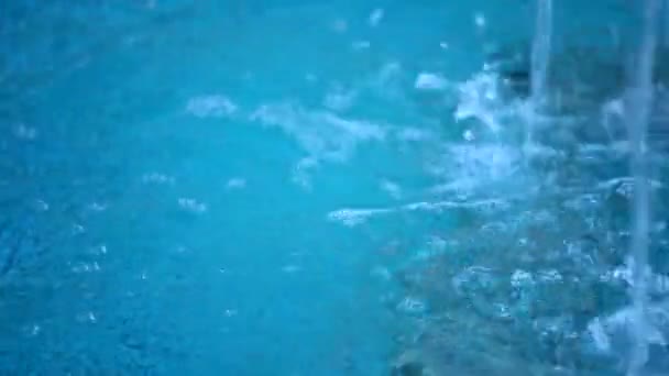 Büyük ölçüde su akışları — Stok video