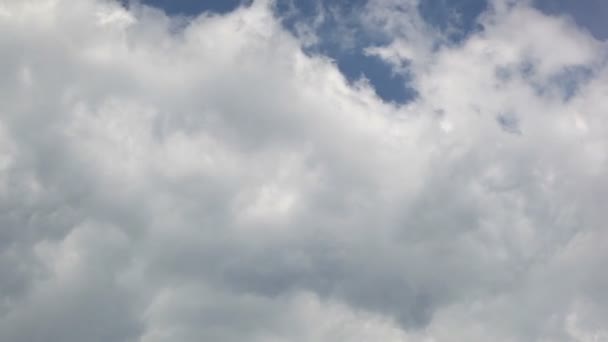 Nuages dans le ciel. Délai imparti 